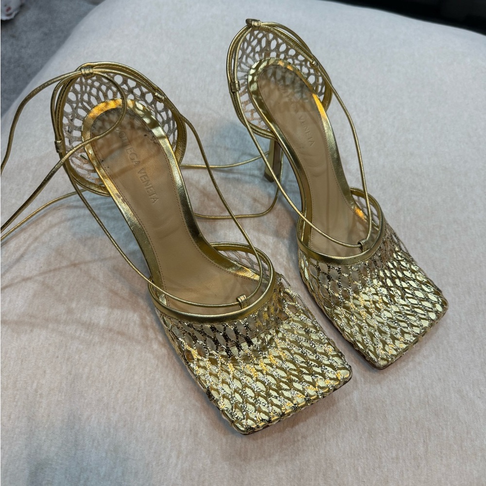 Bottega Vaneta Gold Lido lace strap heels 39